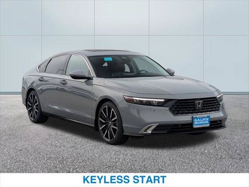 Used 2023 Honda Accord Touring image 4