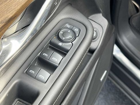 Used 2018 GMC Terrain Denali w/ Advanced Safety Package image 21