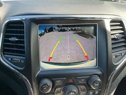 Used 2017 Jeep Grand Cherokee Altitude AWD/4WD image 32