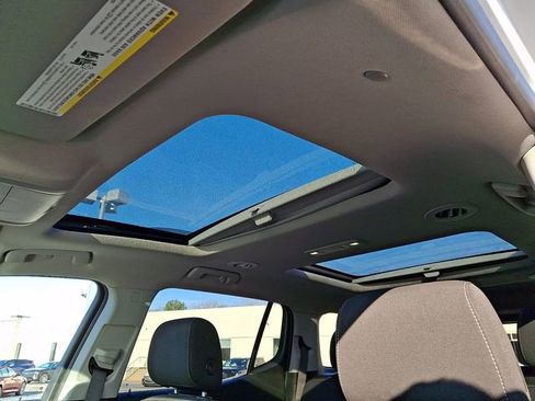 Used 2023 GMC Acadia SLE w/ Driver Convenience Package image 17