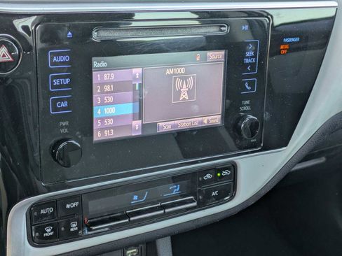 Used 2018 Toyota Corolla LE image 25