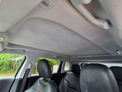 Used 2018 Jeep Compass Trailhawk w/ Navigation Group AWD/4WD image 8