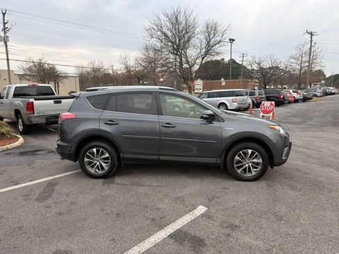 Used 2017 Toyota RAV4 XLE w/ Convenience Package image 2