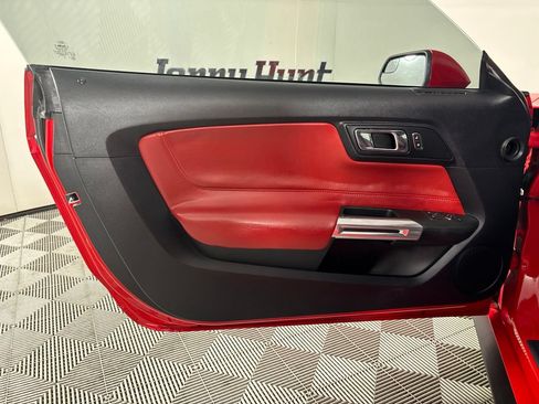 Used 2017 Ford Mustang GT w/ GT Performance Package RWD image 10