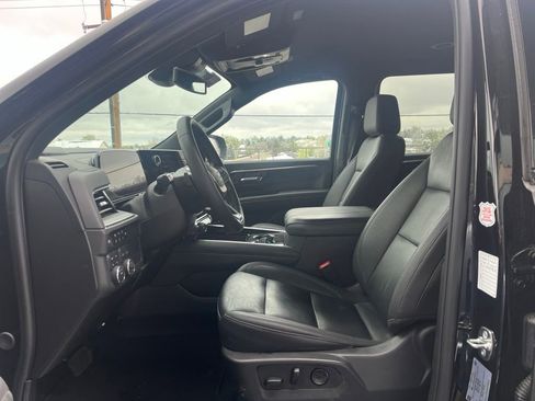 Used 2025 Chevrolet Suburban Z71 AWD/4WD image 8