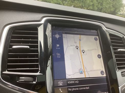 Used 2016 Volvo XC90 T6 Momentum w/ Momentum Plus Package image 3