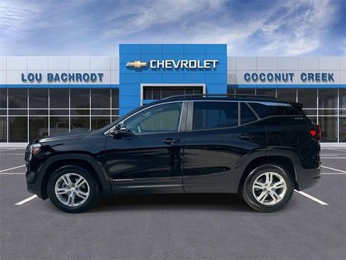 Used 2023 GMC Terrain SLE w/ Driver Convenience Package image 5