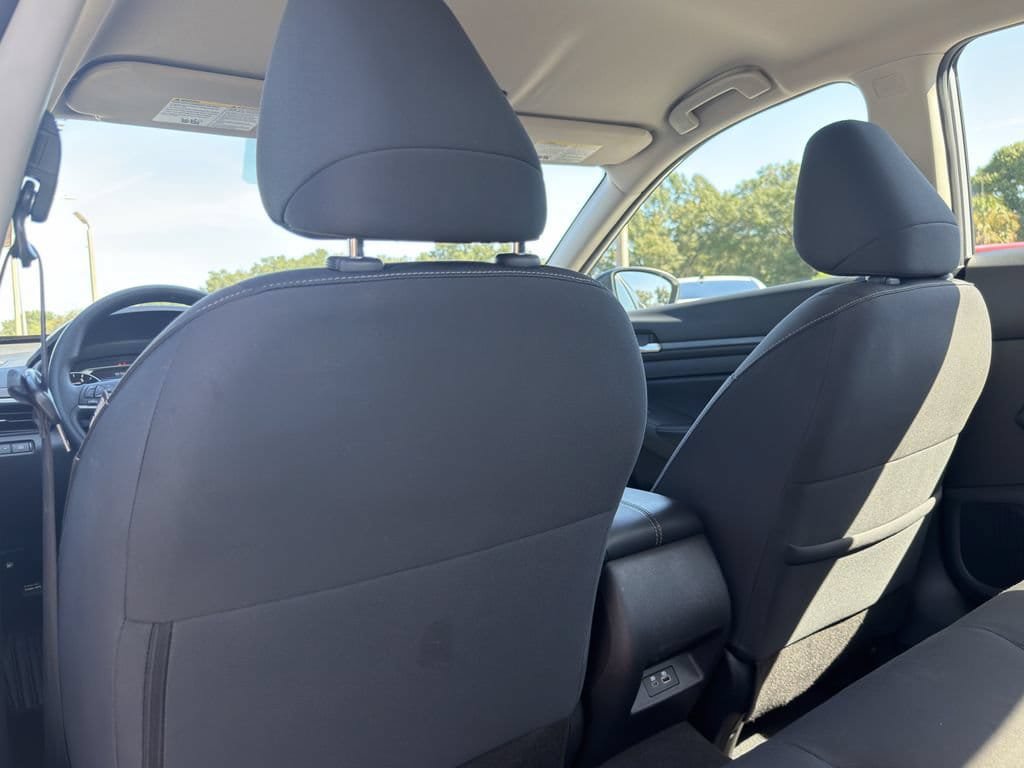 Used 2025 Nissan Altima 2.5 SV FWD image 18