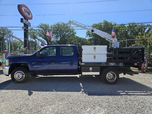 Used 2014 Chevrolet Silverado 3500 W/T w/ Skid Plate Package AWD/4WD image 3