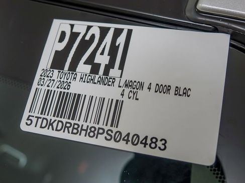 Used 2023 Toyota Highlander XLE image 32