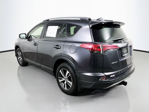 Used 2018 Toyota RAV4 XLE AWD/4WD image 8