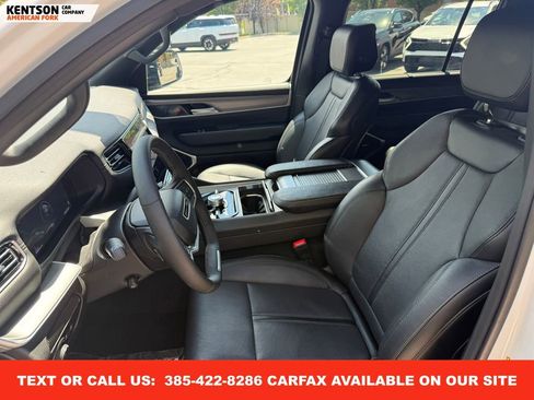 Used 2025 Jeep Wagoneer L Series III image 31