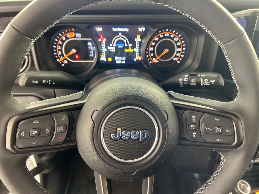 Used 2025 Jeep Wrangler Unlimited Rubicon AWD/4WD image 12