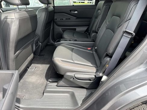 Used 2025 Nissan Pathfinder SL w/ SL Premium Package AWD/4WD image 28
