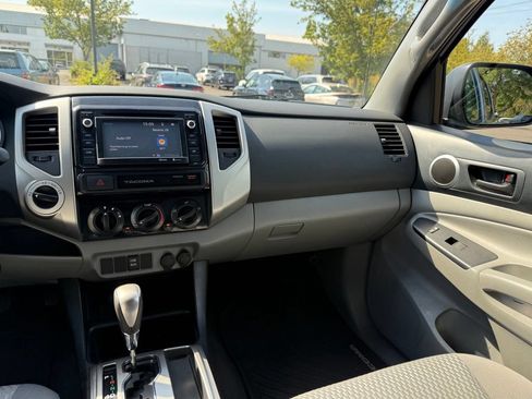 Used 2015 Toyota Tacoma 4x4 Double Cab w/ SR5 Package image 25
