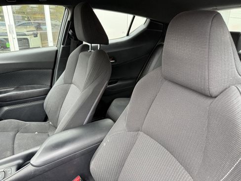 Used 2018 Toyota C-HR XLE FWD image 10