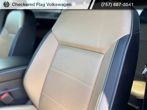 Used 2022 Volkswagen Atlas Cross Sport SE FWD image 20