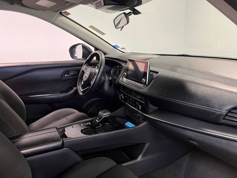 Used 2024 Nissan Rogue S FWD image 11