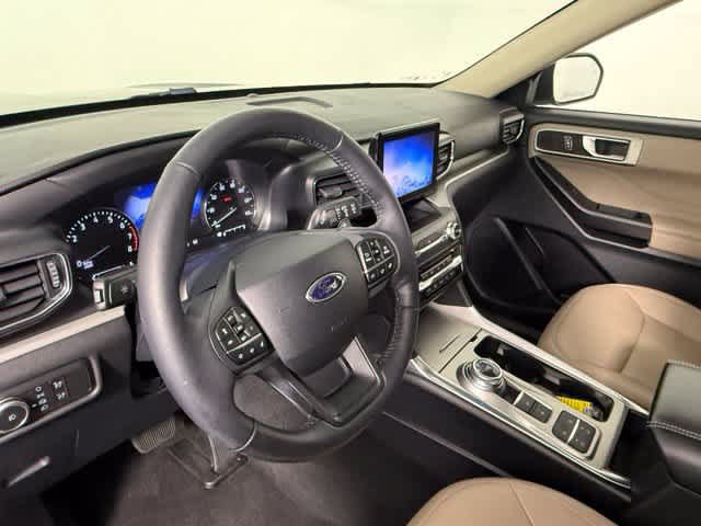 Used 2020 Ford Explorer XLT w/ Equipment Group 202A RWD image 16