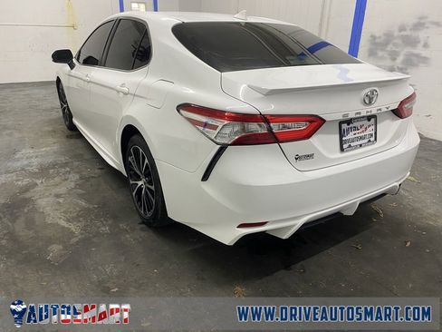 Used 2020 Toyota Camry SE image 5
