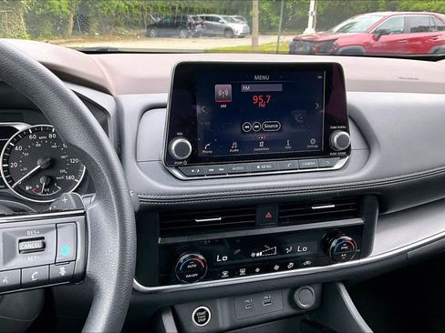Used 2023 Nissan Rogue SV AWD/4WD image 7