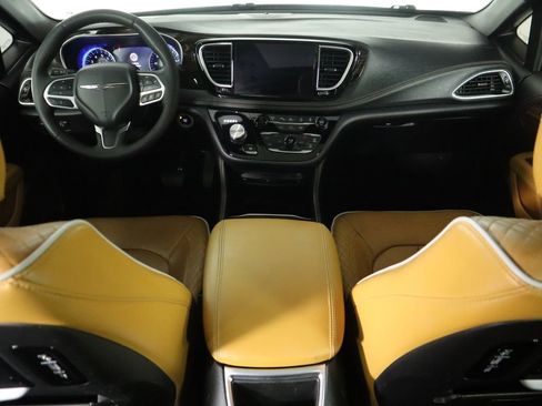 Used 2022 Chrysler Pacifica Pinnacle image 13