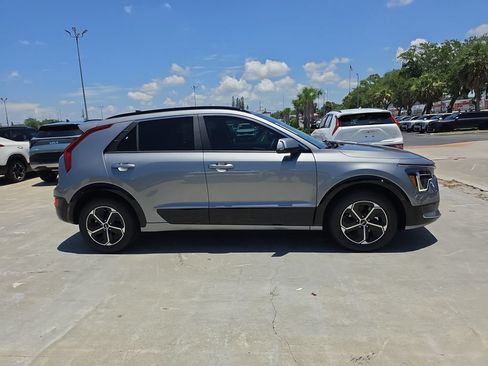 New 2026 Kia Niro FWD image 8