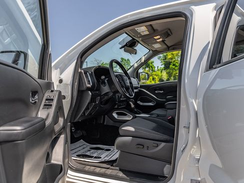 Used 2025 Nissan Frontier SV RWD image 17