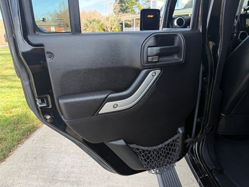 Used 2015 Jeep Wrangler Unlimited Rubicon w/ Dual Top Group AWD/4WD image 58