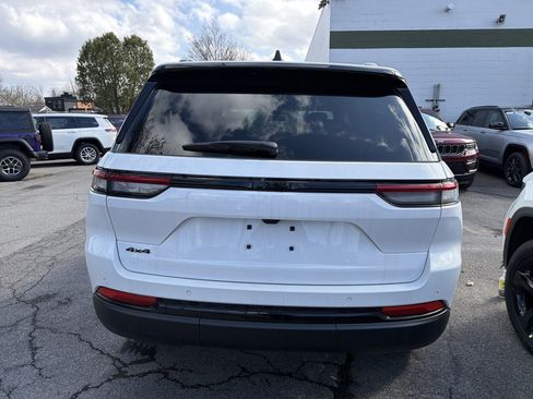 New 2025 Jeep Grand Cherokee Altitude AWD/4WD image 6
