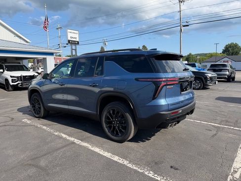 Used 2024 Chevrolet Traverse LT w/ Midnight/Sport Edition AWD/4WD image 6