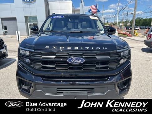Certified 2025 Ford Expedition Active AWD/4WD image 3