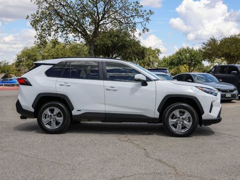 Used 2025 Toyota RAV4 XLE w/ Convenience Package AWD/4WD image 5