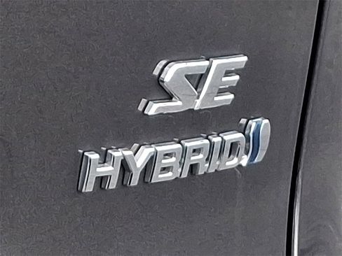 Used 2022 Toyota RAV4 SE image 32