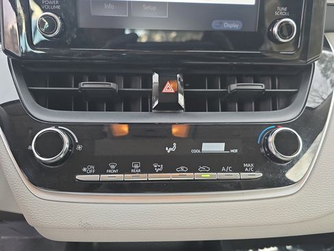 Used 2020 Toyota Corolla L image 23