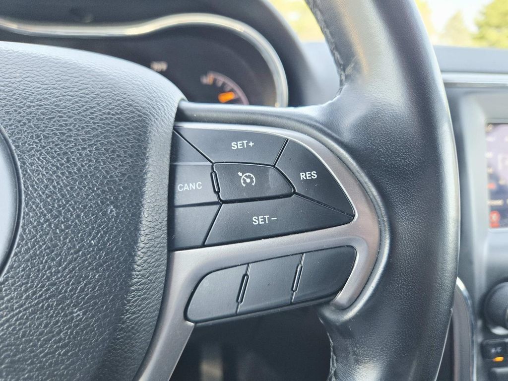 Certified 2021 Jeep Grand Cherokee Laredo AWD/4WD image 21