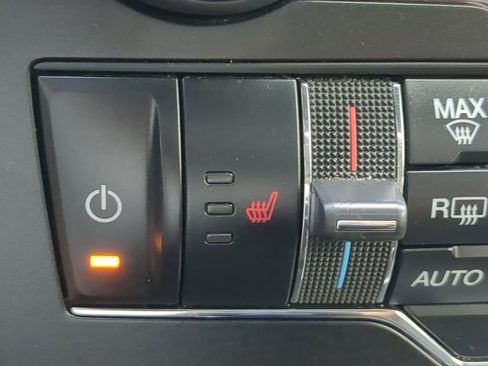 Used 2018 Ford Explorer XLT w/ Equipment Group 202A image 23