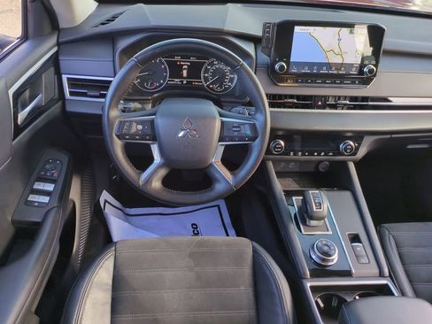 Used 2023 Mitsubishi Outlander SE image 20