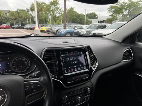 Used 2020 Jeep Cherokee Limited AWD/4WD image 28