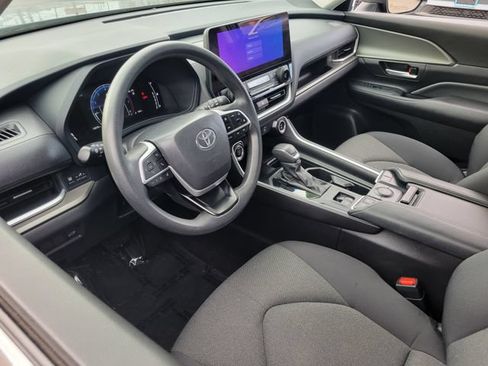 Used 2025 Toyota Grand Highlander FWD image 5