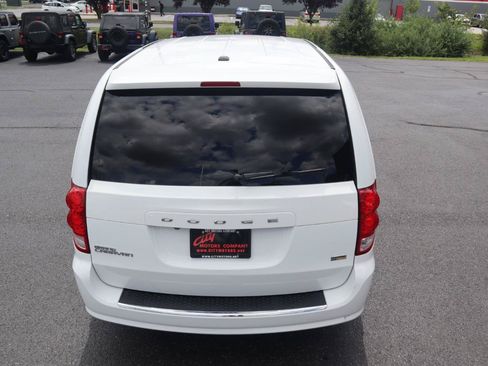 Used 2019 Dodge Grand Caravan SE w/ UConnect Hands-Free Group FWD image 12
