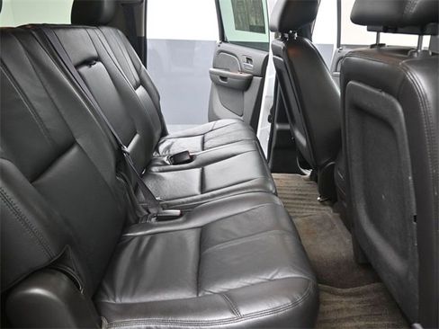 Used 2011 Chevrolet Suburban LT image 10