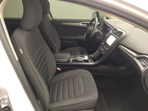 Used 2018 Ford Fusion SE w/ Fusion SE Technology Package FWD image 21