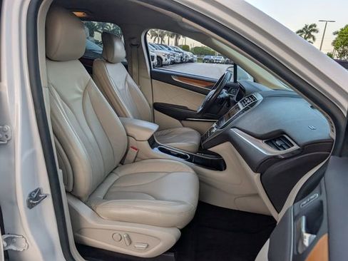 Used 2019 Lincoln MKC Select w/ Select Plus Package FWD image 14