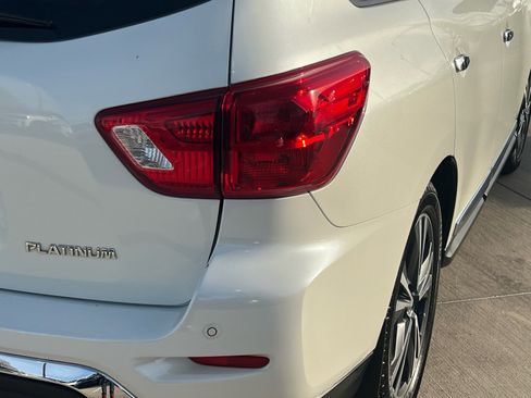 Used 2019 Nissan Pathfinder Platinum image 12