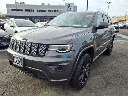 Used 2021 Jeep Grand Cherokee Laredo X image 3
