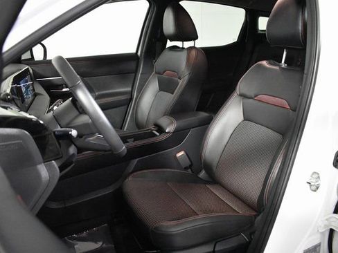 Certified 2025 Nissan Kicks SR image 9