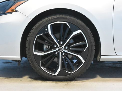 Used 2024 Nissan Altima 2.5 SR FWD image 25