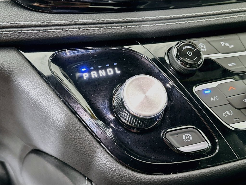 Certified 2025 Chrysler Pacifica Limited FWD image 26
