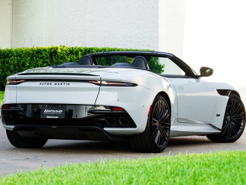 Used 2023 Aston Martin DBS Volante image 10